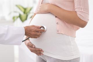 Stan przedrzucawkowy w ciąży – przyczyny, objawy i leczenie