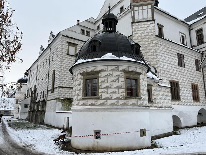 Zamek Pardubice - zdjęcia cennego zabytku Wschodnich Czech. Wnętrza, muzeum, zamek nocą