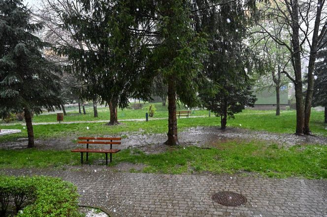Potężne burze nad Podkarpaciem. Grad, wicher i potoki deszczu, jak w środku lata!