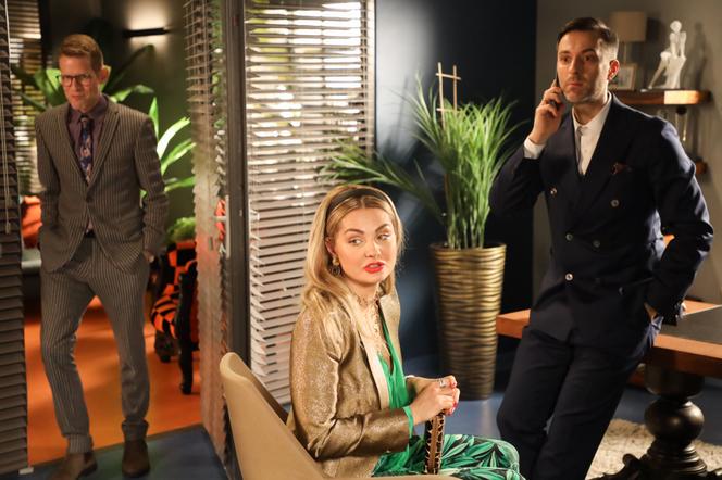 BrzydUla 2, odcinek 89, Marek (Filip Bobek), Violetta (Małgorzata Socha), Sebastian (Łuaksz Garlicki)