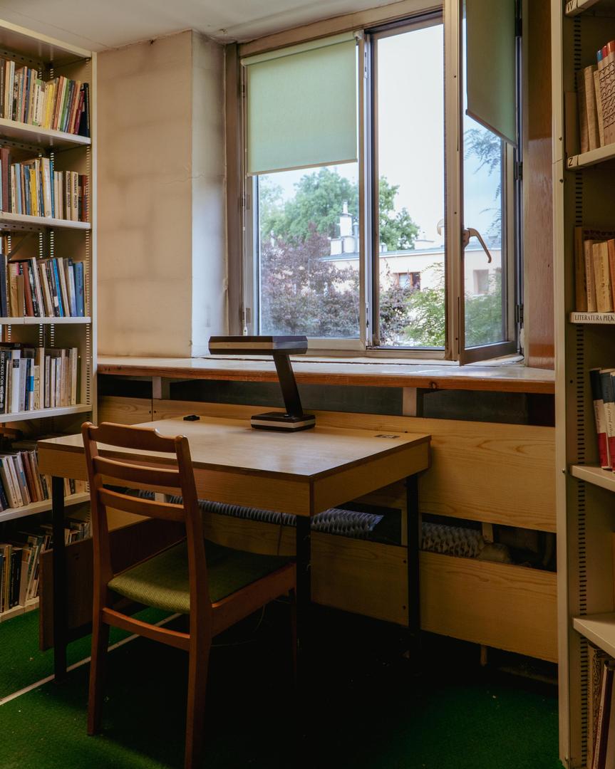 Biblioteka Uniwersytetu Opolskiego - zdjęcia. Zobacz zachowane wnętrza z lat 70.