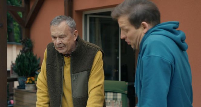 Barwy szczęścia, odcinek 3247. Czesław (Marian Jaskulski), Łukasz (Michał Rolnicki)