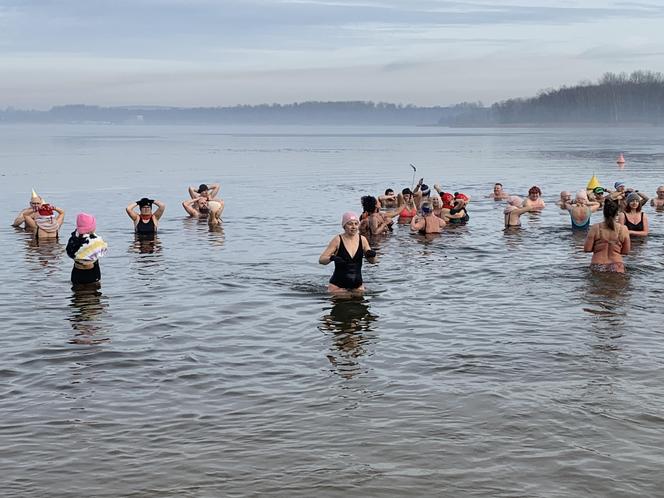 Sylwestrowe morsowanie na Pogorii w Dąbrowie Górniczej