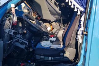 Ludwinowo Dębskie: ciężarówka wjechała w betonowy słup, kierowcy cudem nic się nie stało