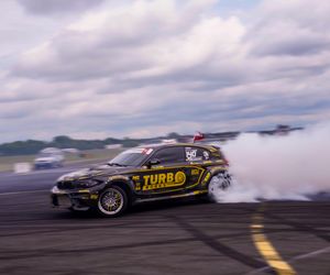 SkillZone Festiwal - motoryzacyjne emocje na lotnisku w Mielcu