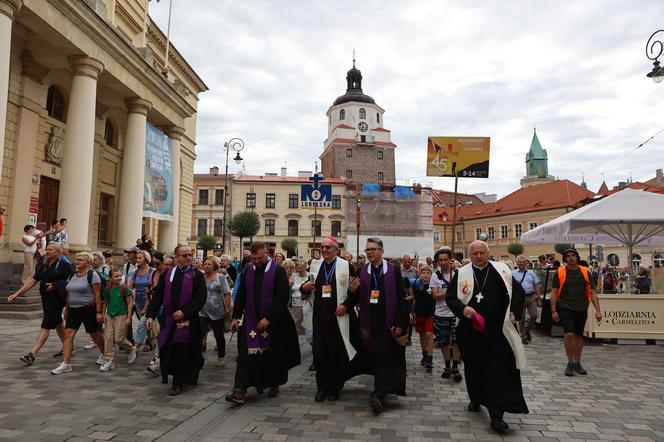 Pątnicy ruszyli na szlak! Z Lublina wyruszyła Lubelska Piesza Pielgrzymka na Jasną Górę 2023