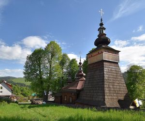 To jedna z najmniejszych małopolskich wsi. Kiedyś król Polski podarował ją biskupowi z Krakowa 