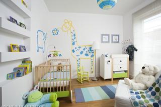 Kolorowe akcenty w pokoju niemowlaka