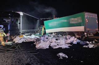 Ciężarówki zderzyły się na autostradzie A1 pod Radomskiem. Są ranni