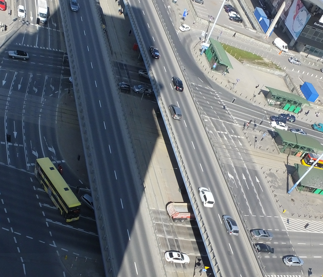 Tych miejsc nienawidzą kierowcy! Zobacz 10 najgorszych skrzyżowań w Warszawie [PRZEGLĄD]