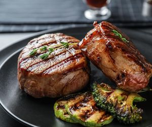 Jak przygotować wołowinę z grilla? Z tym przepisem wyjdzie za każdym razem