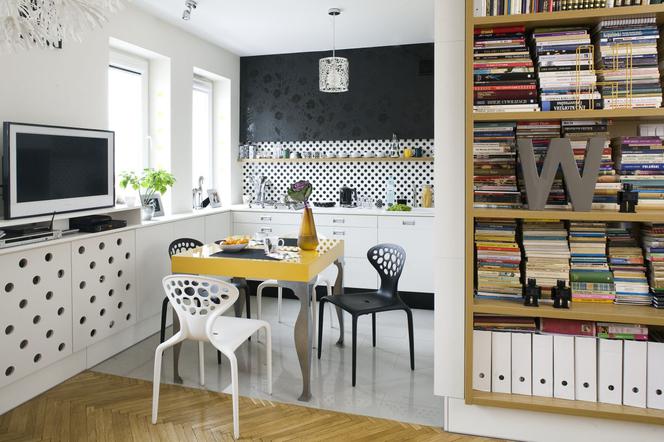Czarano-biała ściana w kuchni