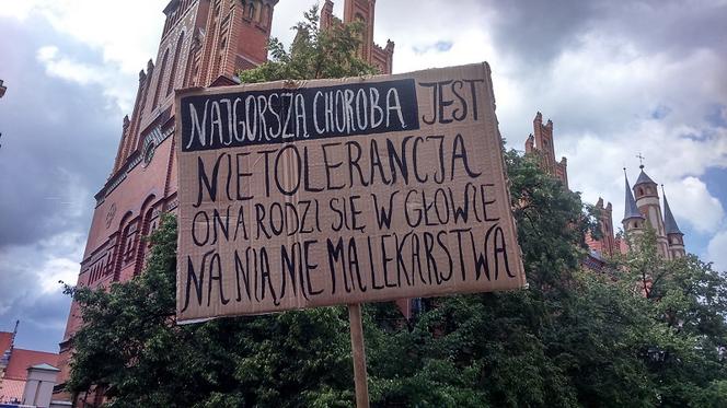 Jedna z toruńskich manifestacji przeciwko przemocy i nietolerancji