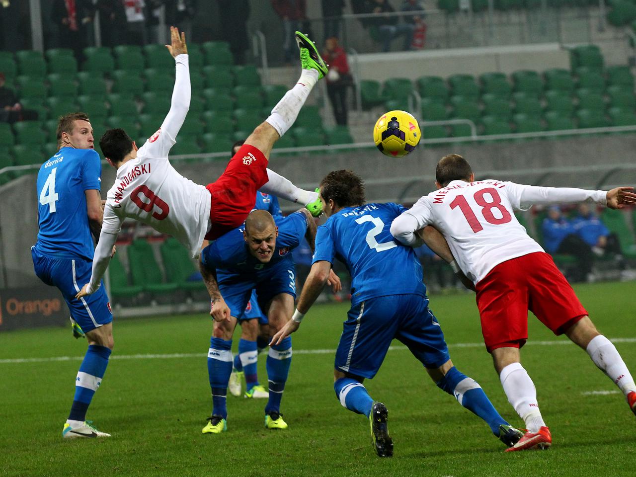 Robert Lewandowski, Adrian Mierzejewski, Polska - Słowacja