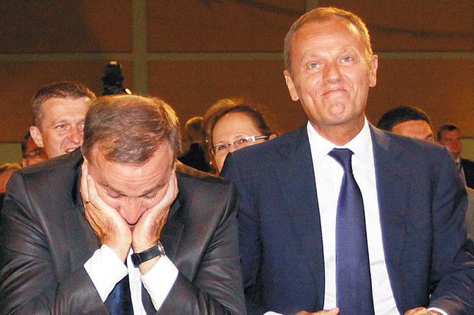 Tusk MIAŻDŻY Schetynę! Sondaż dla Se.pl