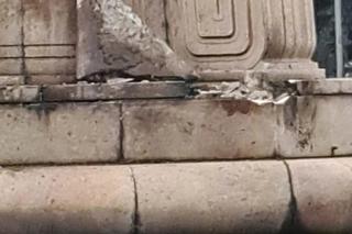 Pijany roztrzaskał się samochodem na pl. Konstytucji. To policjant stołecznej drogówki