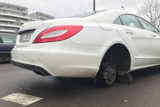 Mercedes-Benz CLS bez kół na warszawskich Odolanach