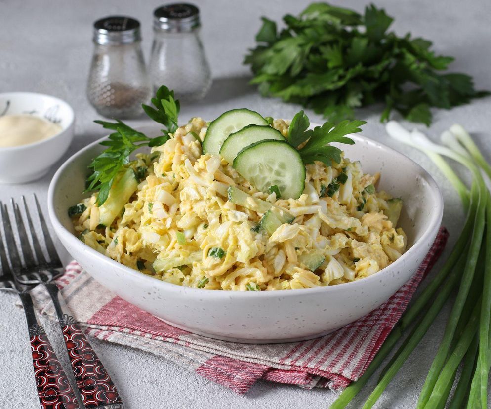 sałatka z jajek i ogórków kiszonych