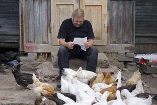 Rolnicy. Podlasie. Gienek czyta list od fanki. Odcinek 36. Sezon V