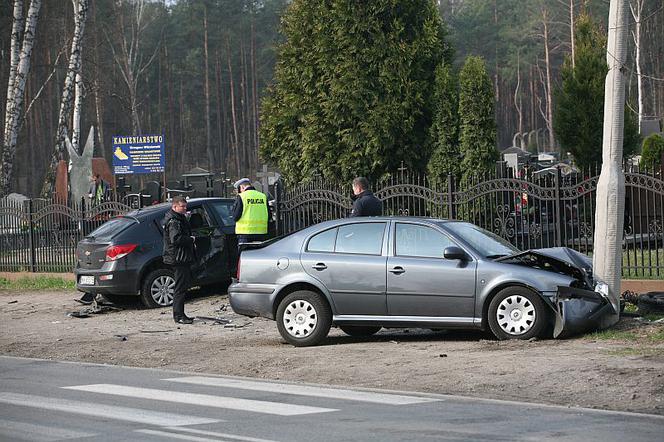 Samochodem wpadł na cmentarz