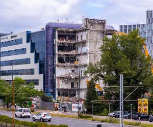 Trwa rozbiórka Curtis Plaza - zdjęcia. To objaw szerszego zjawiska. Warto wiedzieć, jakiego