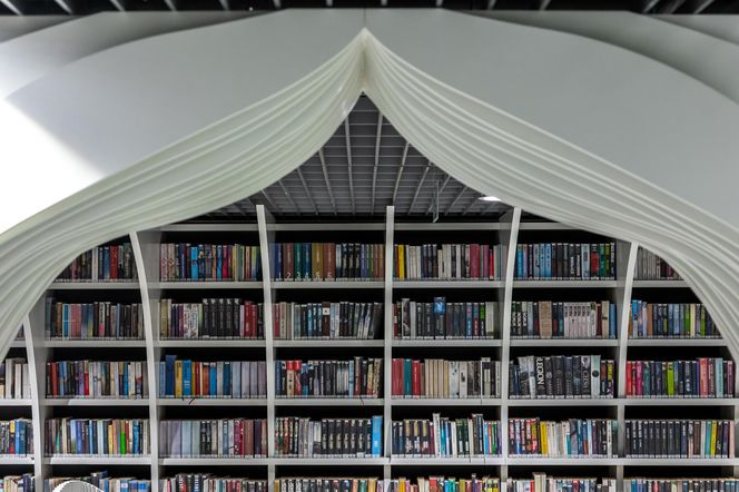 Metroteka – biblioteka na stacji metra M2 Kondratowicza w Warszawie