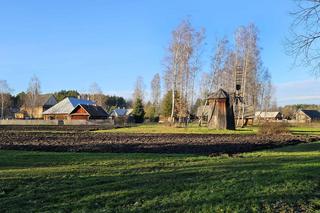 Adamczycha z serialu 1670 znajduje się w Kolbuszowej