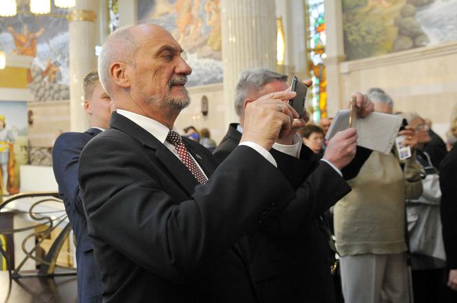 Ministrowie na imprezie u Rydzyka