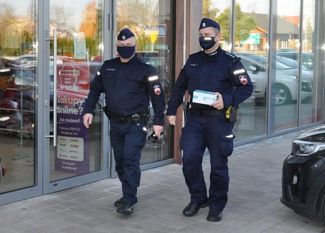 Maseczka albo mandat! W sobotę policjanci sprawdzali w lubelskich hipermarketach, czy stosujemy się do obostrzeń sanitarnych