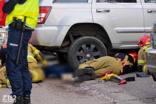 Zabrze: 42-latek przygnieciony przez samochód osobowy