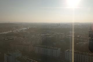 Tak smog unosi się nad Krakowem