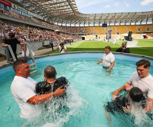 Kongres Świadków Jehowy 2024 na Stadionie Miejskim w Białymstoku