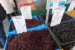 Ceny suszonych owoców i grzybów na targowisku