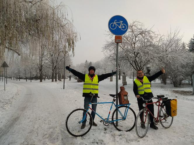 Rowerzyści z Radomskiego Towarzystwa Retrocyklistów „Sprężyści”