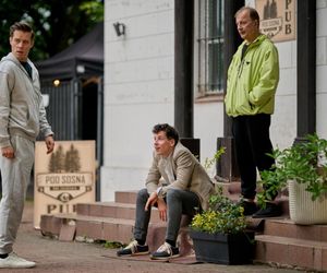 Na Wspólnej odc. 4061. Darek Żbik (Michał Mikołajczak), Andrzej Zakościelny (Dariusz Niebudek), Tadeusz (Jakub Pruski)