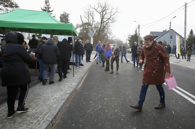 Oblali nowy tunel szampanem! Wyśmienite humory urzędników w Sulejówku 