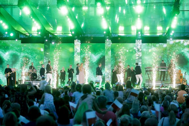 Wakacyjna Trasa Dwójki w Elblągu. Koncert piosenki wojskowej państw NATO