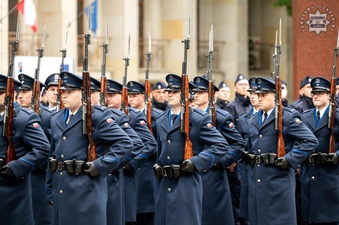 Policjantki i policjanci złożyli ślubowanie. 126 funkcjonariuszy zasiliło śląski garnizon