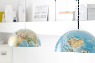 DIY: Pamiątki z podróży - jak je eksponować Lampa z globusa?