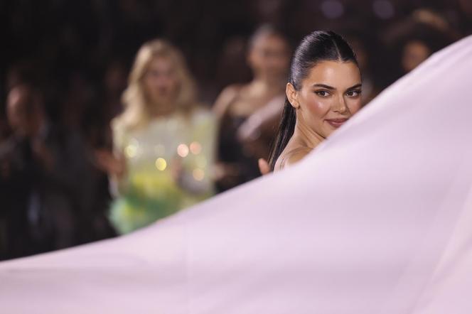 Kendall Jenner pokazała nagie piersi! Najdroższa modelka świata nie kryła wdzieków