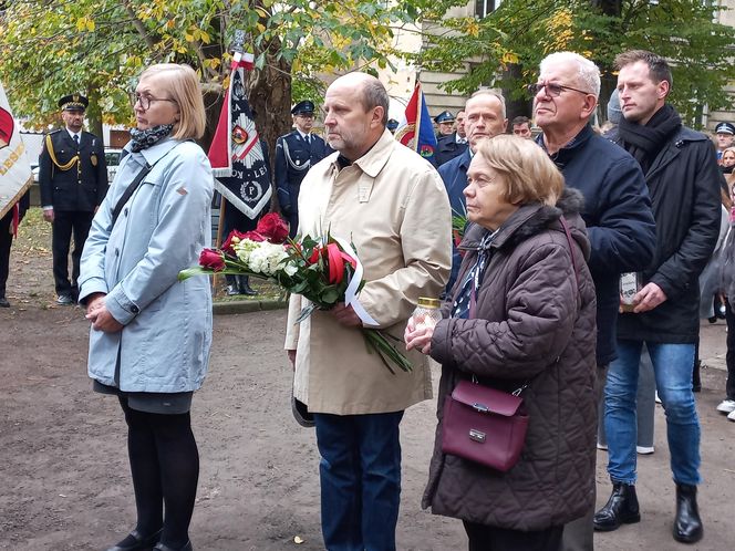 Zapalono znicze dla rozstrzelanych mieszkańców Leszna. W rocznicę tragicznych wydarzeń [ZDJĘCIA]