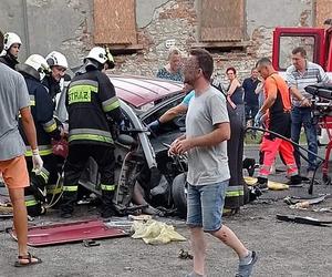 Tragiczny wypadek w Krzepicach. Zginęła pasażerka mini cara
