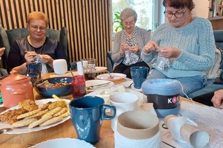Szydełkowe babki z Ostrzeszowa. Dziergają w miejscach publicznych i ... zarażają pasją!