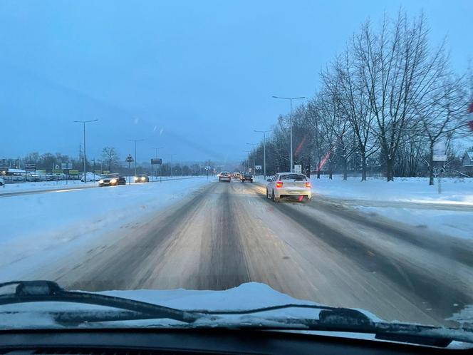 Śnieg na ulicach Nowego Sącz