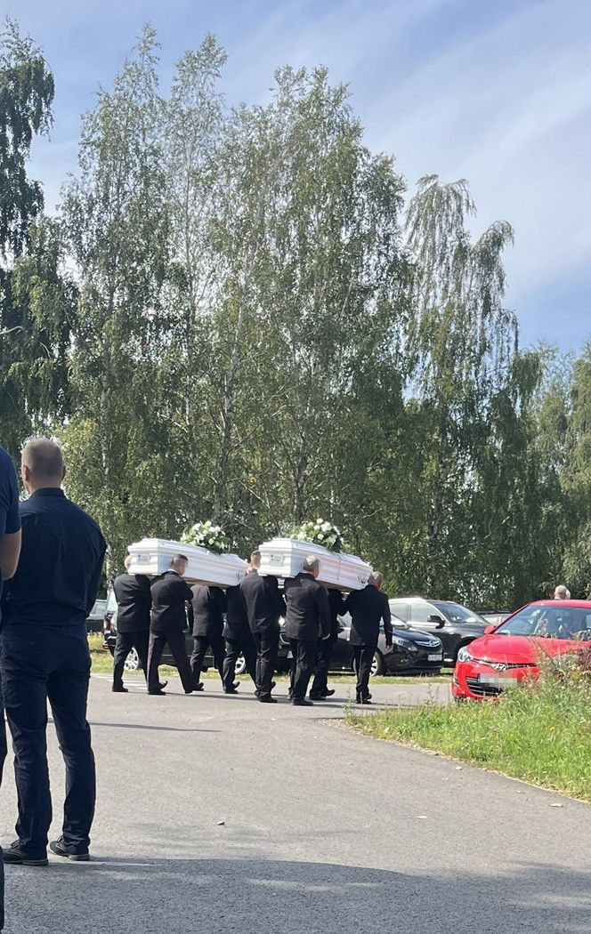 Pogrzeb rodzeństwa w Tuszowie Narodowym. Dominika i Grzegorz zginęli w wypadku. Trafili na pijanego kierowcę lawety