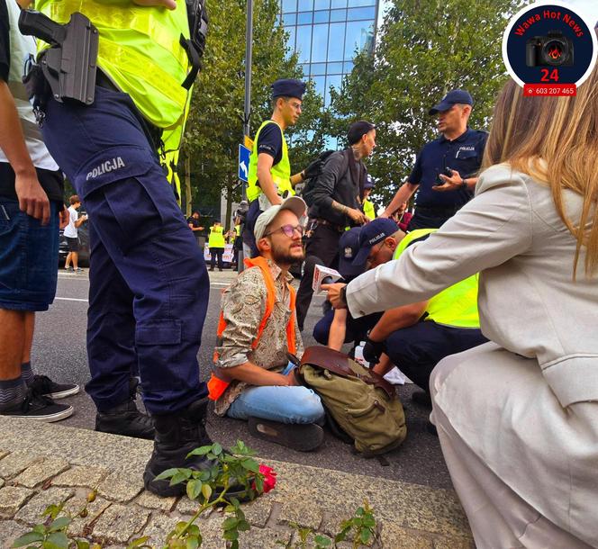 Ostatnie Pokolenie sparaliżowało centrum Warszawy