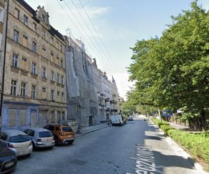 Wrocław. Kamienica jak z horroru na sprzedaż. Za niszczejący zabytek miasto chce niemal 4 miliony złotych 