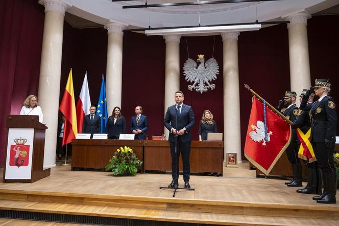 Rafał Trzaskowski złożył ślubowanie. Założyli łańcuch prezydentowi