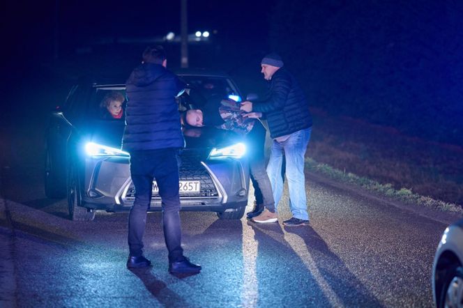 Na Wspólnej, odc 4030. Monika (Sylwia Gliwa), Beata (Katarzyna Ptasińska), Sławek (Mariusz Słupiński)