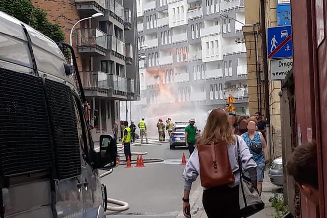 Pożar w centrum Wrocławia. Koparka uszkodziła gazociąg